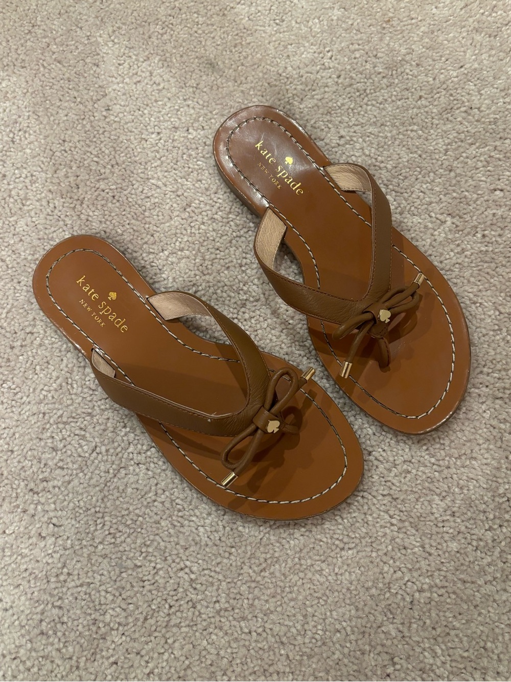 Kate Spade leather bow thong sandals size 6